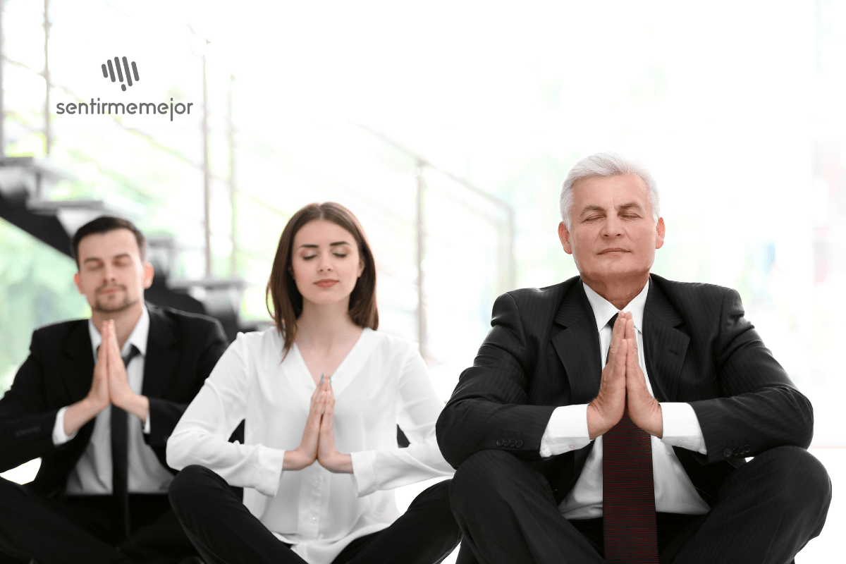 Ejecutivos Meditando